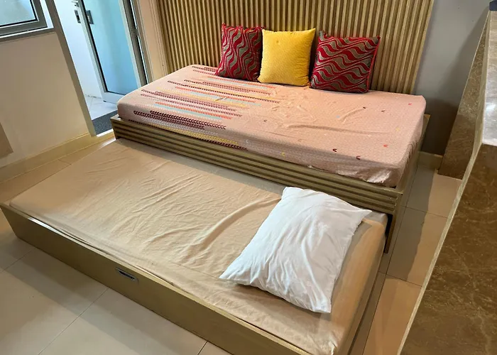 One Br Free Pool In Commonwealth Qc * Manila