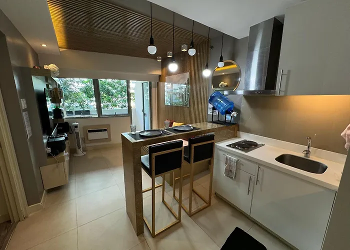 One Br Free Pool In Commonwealth Qc Apartamento